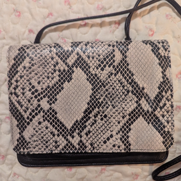 Black and White Snakeskin Crossbody Bag - Picture 1 of 4